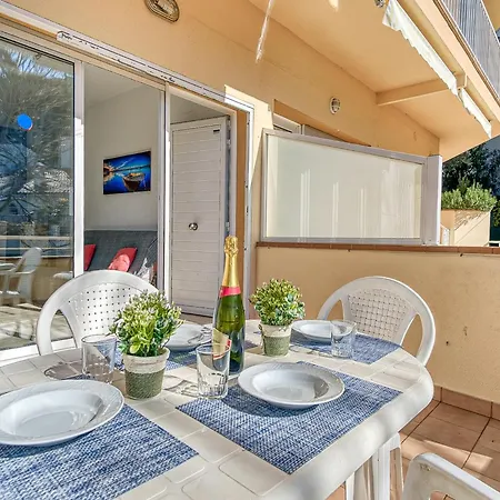 Διαμέρισμα In With Waterfront Views Ρόζες