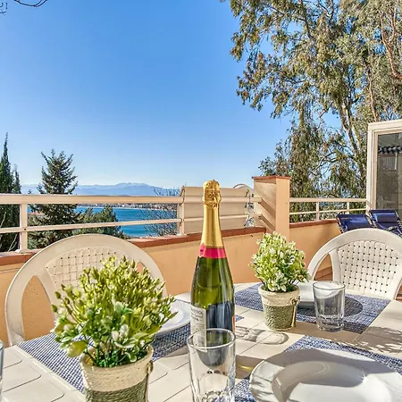 In With Waterfront Views Ρόζες