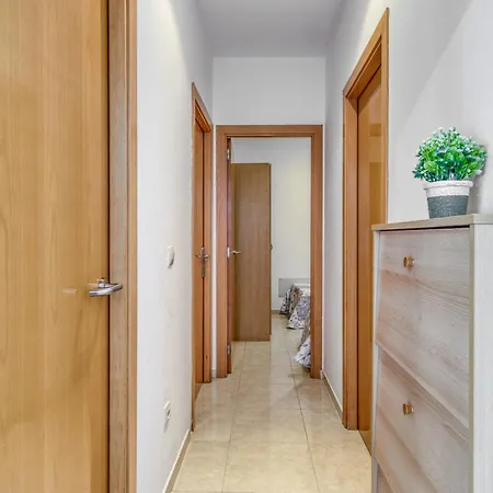 In With Waterfront Views * Roses