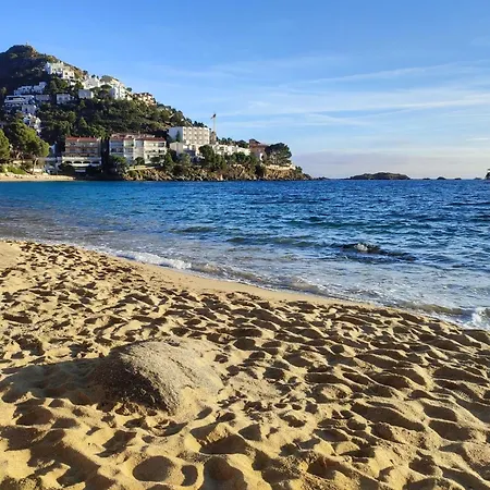 In With Waterfront Views * Roses