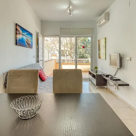 In With Waterfront Views Apartment