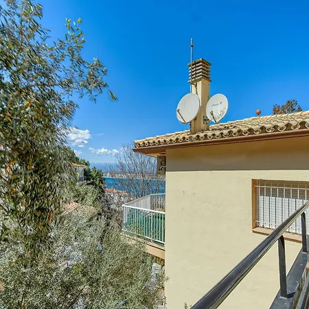 In With Waterfront Views Roses