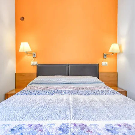 In With Waterfront Views * Roses