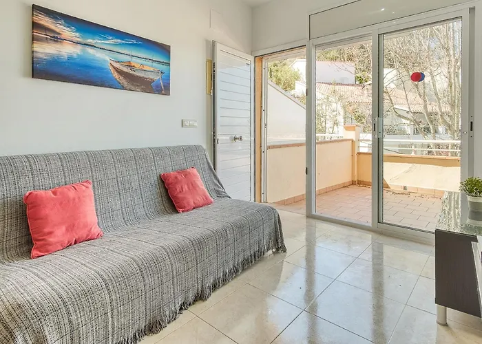 Apartman In With Waterfront Views