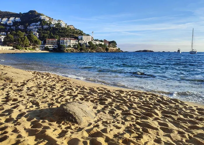 In With Waterfront Views * Roses