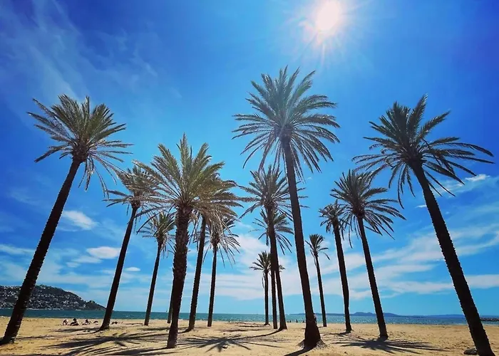 In With Waterfront Views Apartman *