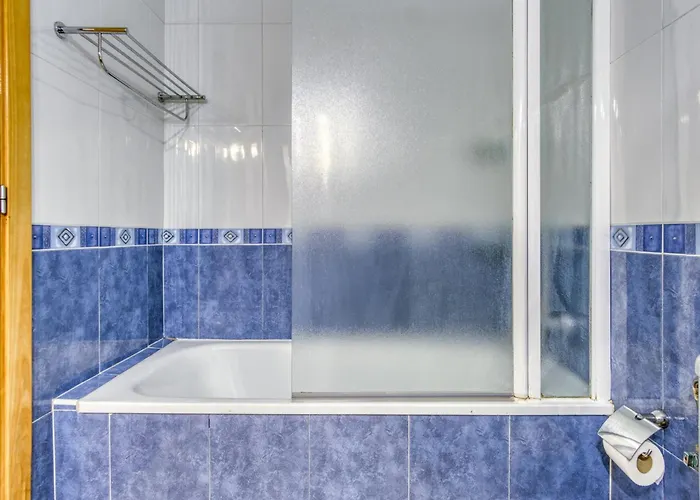 In With Waterfront Views Apartman