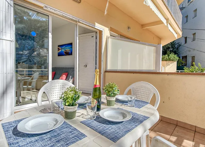 Apartman In With Waterfront Views Roses