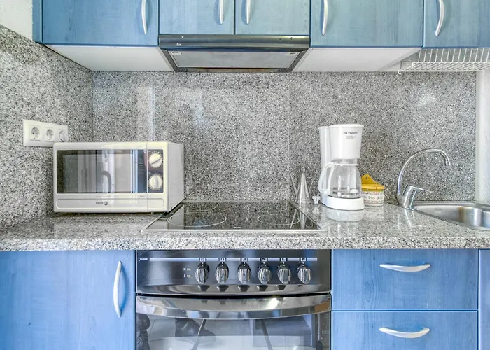 Apartman In With Waterfront Views